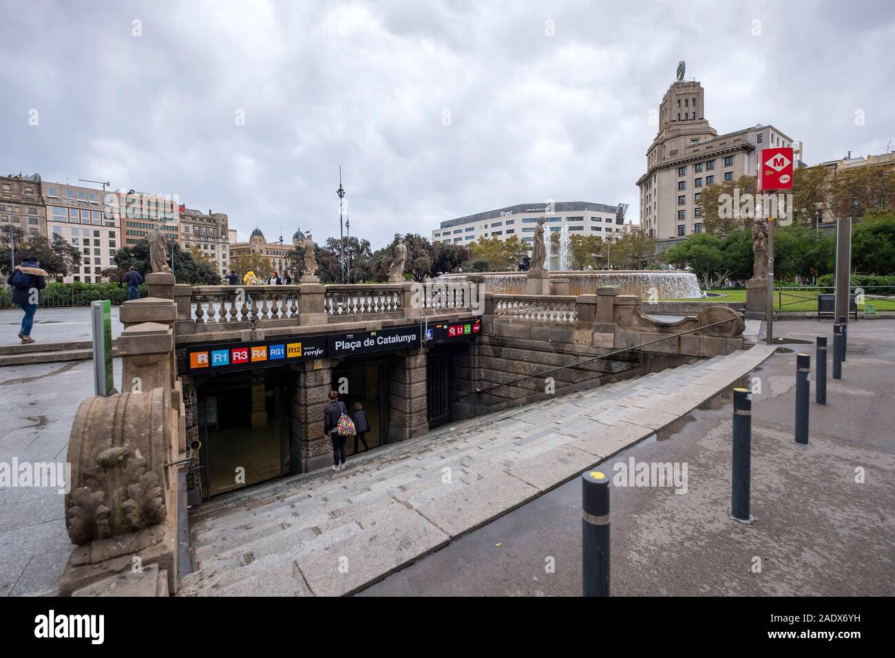 U-Bahn station Eingang an der Plaça de Catalunya in Barcelona, Spanien, Europa Stockfoto