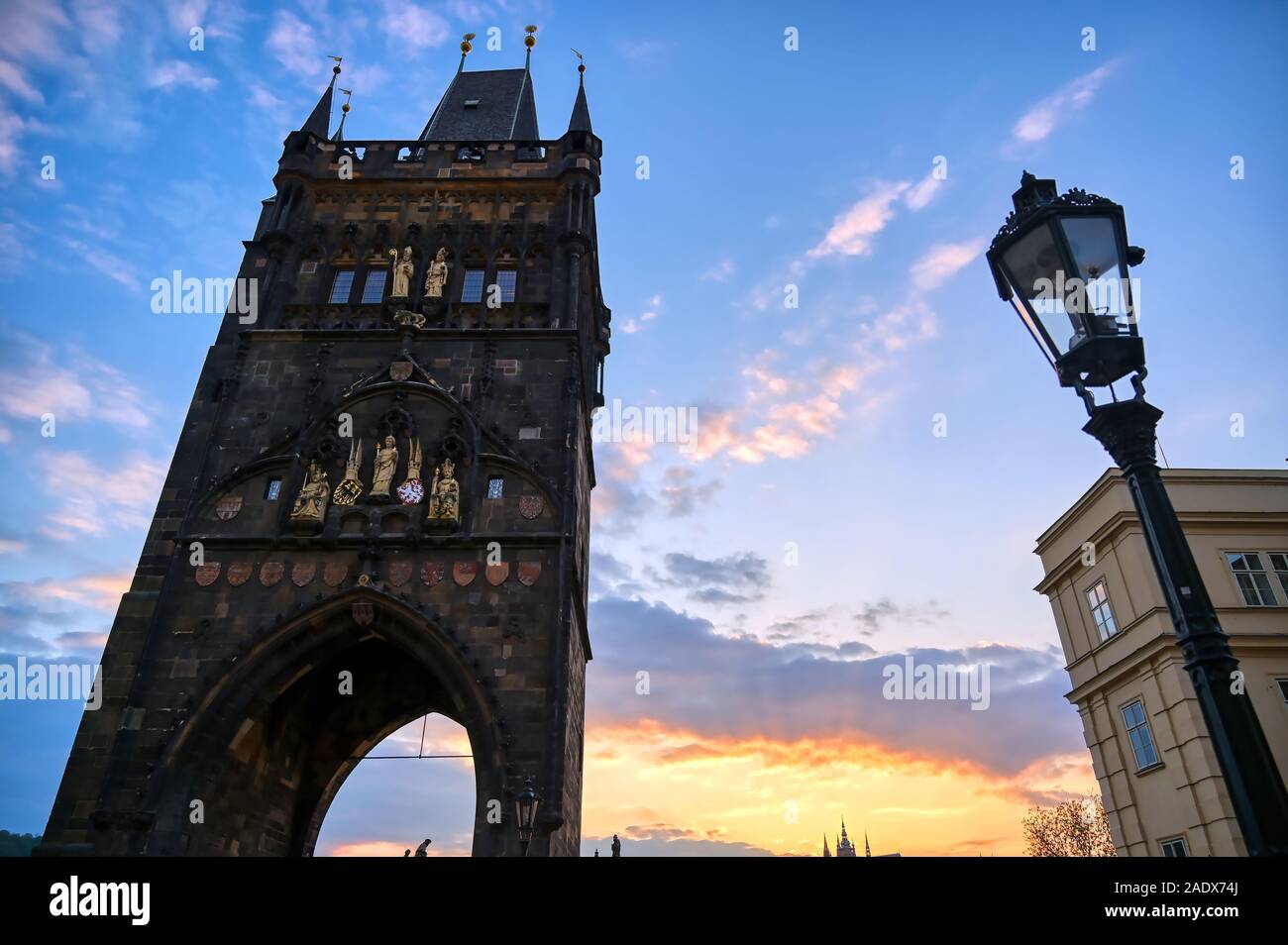 Der Altstädter Brückenturm an der Karlsbrücke in Prag, Tschechische Republik Stockfoto