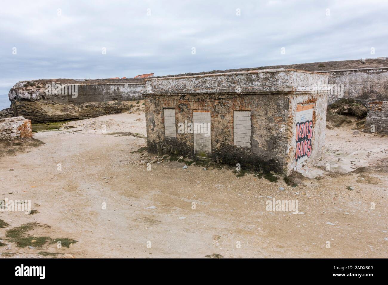 Tarifa, Spanien. Straße zur Isla de Las Palomas. Südlichster Punkt Europas, Costa de la Luz, Andalusien, Spanien. Stockfoto