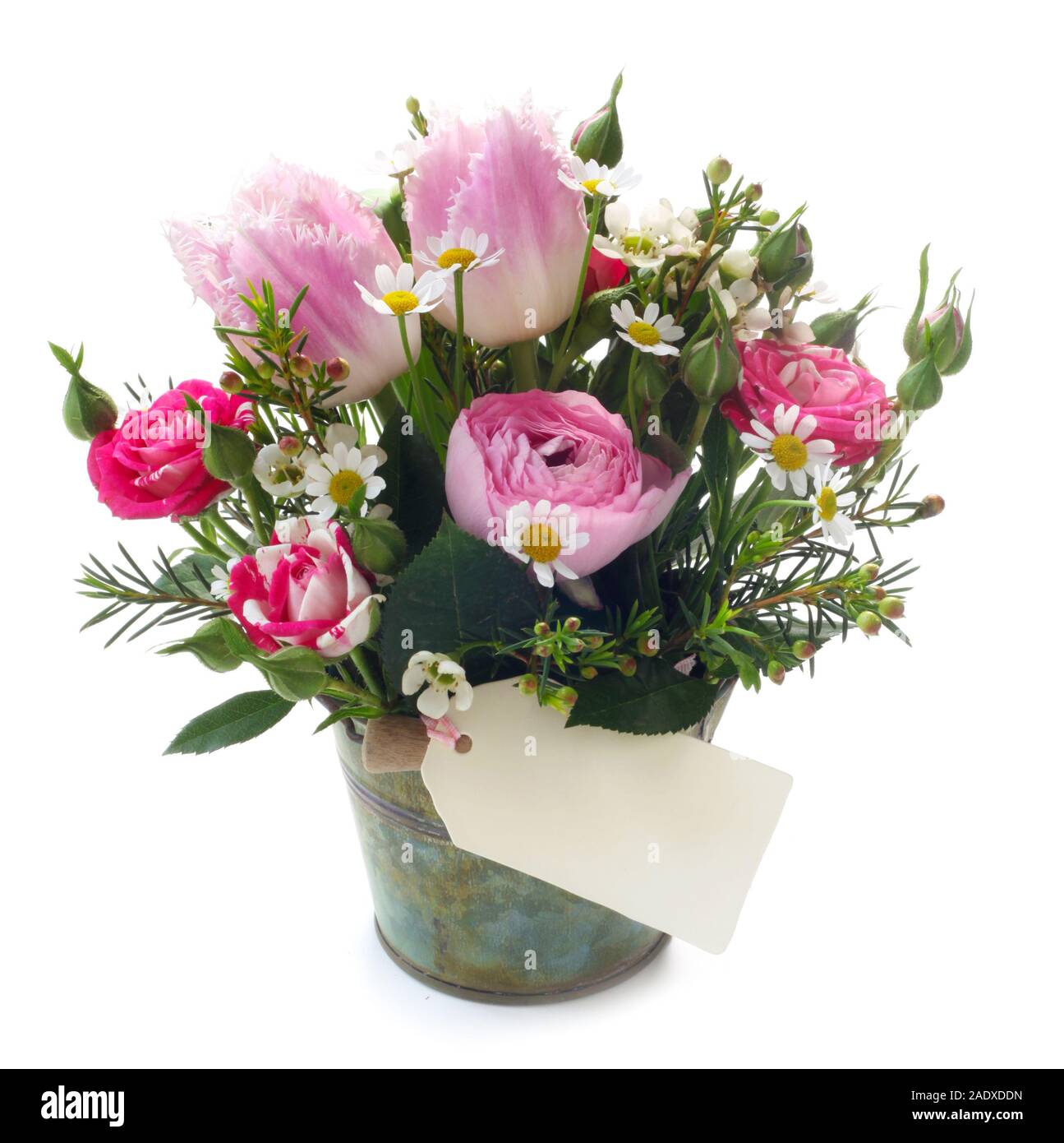 Blumenstrauß mit einem leeren Etikett isoliert auf weißem Stockfoto