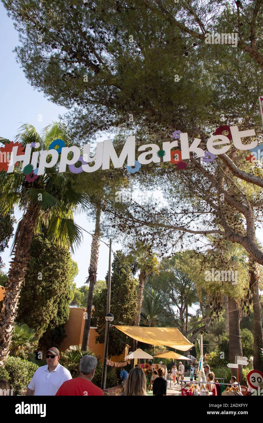 Es Canar und der Hippiemarkt Zeichen in Ibiza, Spanien Stockfoto