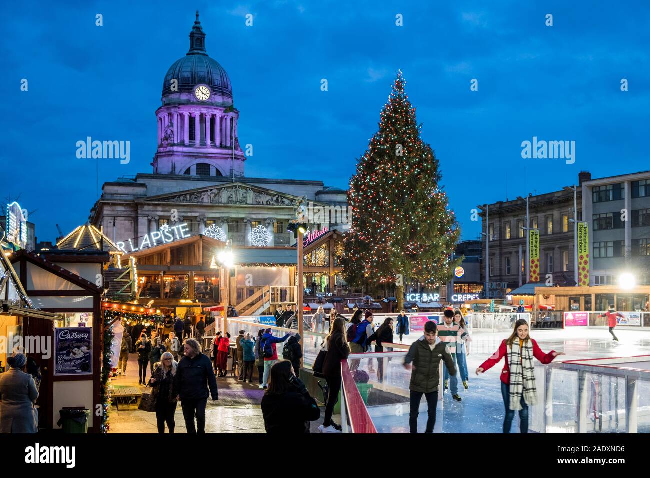 Nottingham Weihnachtsmarkt und Eisbahn, der Alte Markt, Nottingham, England, Großbritannien Stockfoto
