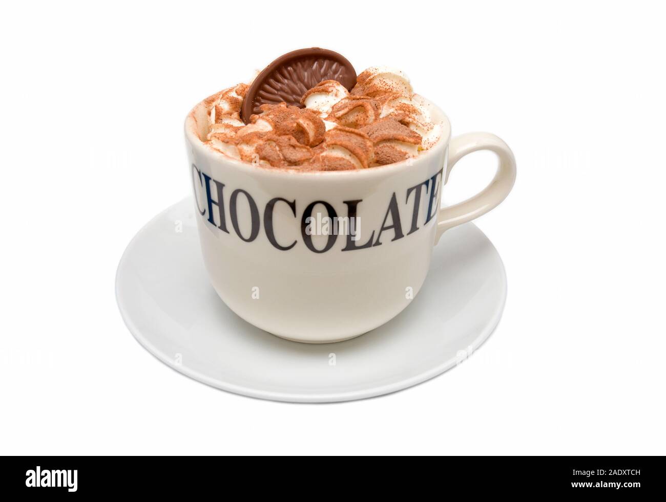 Heiße Schokolade trinken mit Schokolade orange Segment Creme und Terry auf isolierte Hintergrund Stockfoto