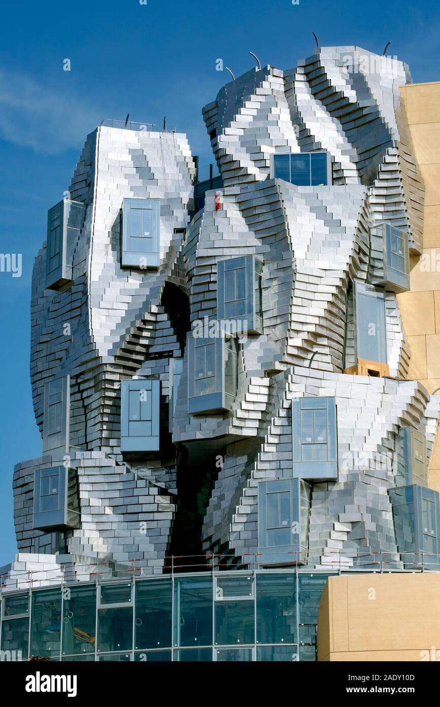 Die neuen Frank Gehry LUMA Foundation Gebäude, Luma kulturelles Zentrum von Arles, Arles, Provence, Frankreich, Europa Stockfoto