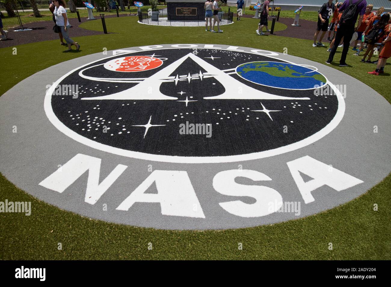 Nasa Apollo Mission Logo im Mond Baum Garten Kennedy Space Center, Florida, USA Stockfoto