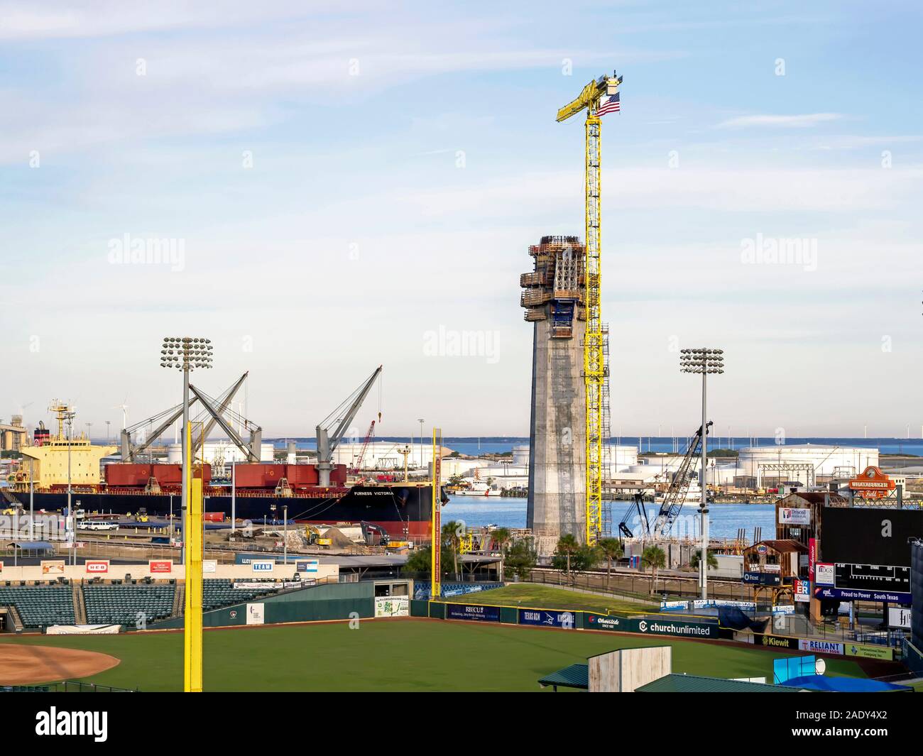Erhöhten Blick auf eine konkrete Unterstützung Spalte im Bau für die neue Harbour Bridge Projekt in Corpus Christi, Texas USA. Hafen von Corpus Christi. Stockfoto