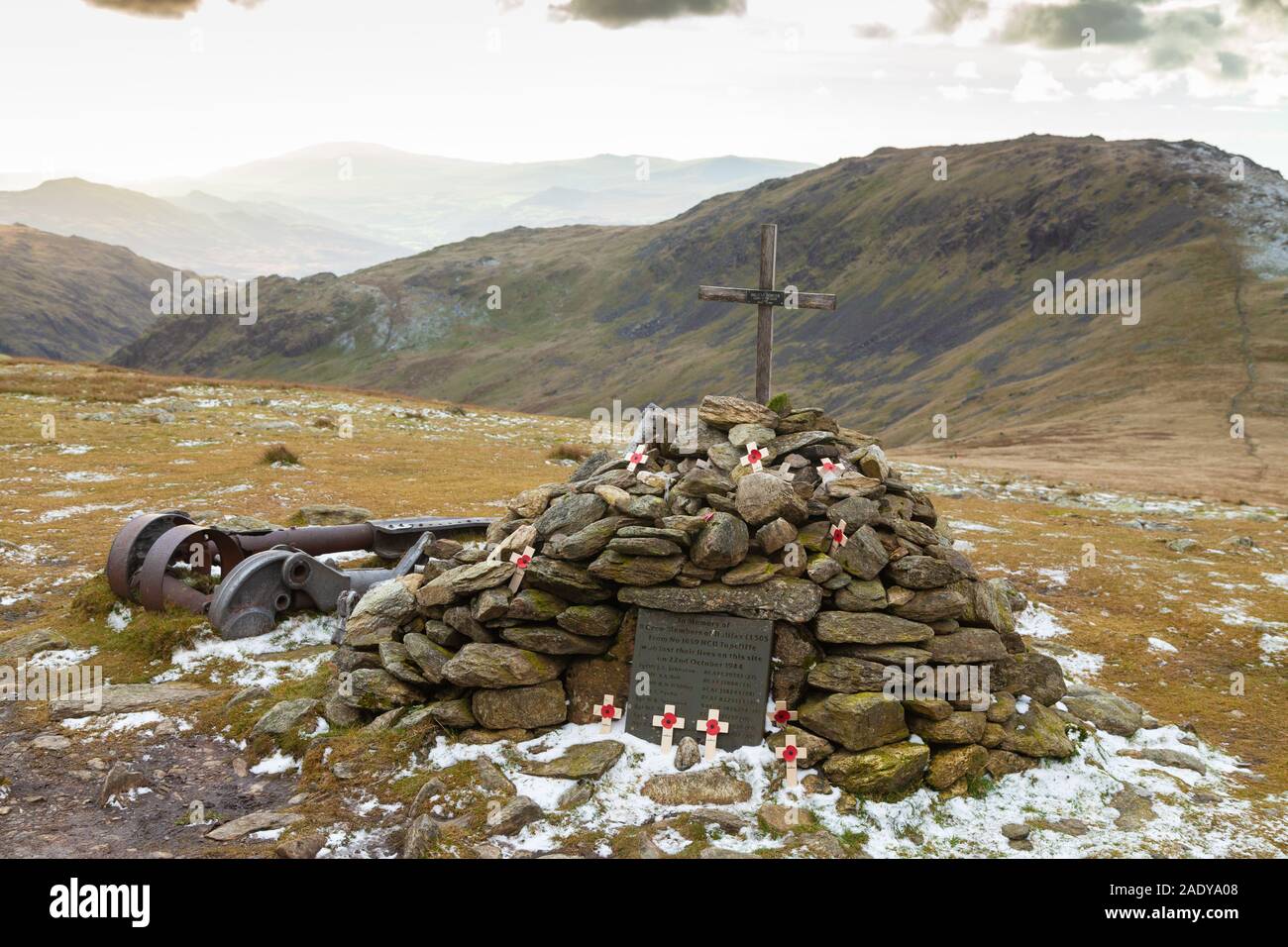 Kriegerdenkmal auf große Carrs im Lake District zu einer rcaf Halifax Bomber Crew, auf dem Berg während des Zweiten Weltkriegs stürzte Stockfoto