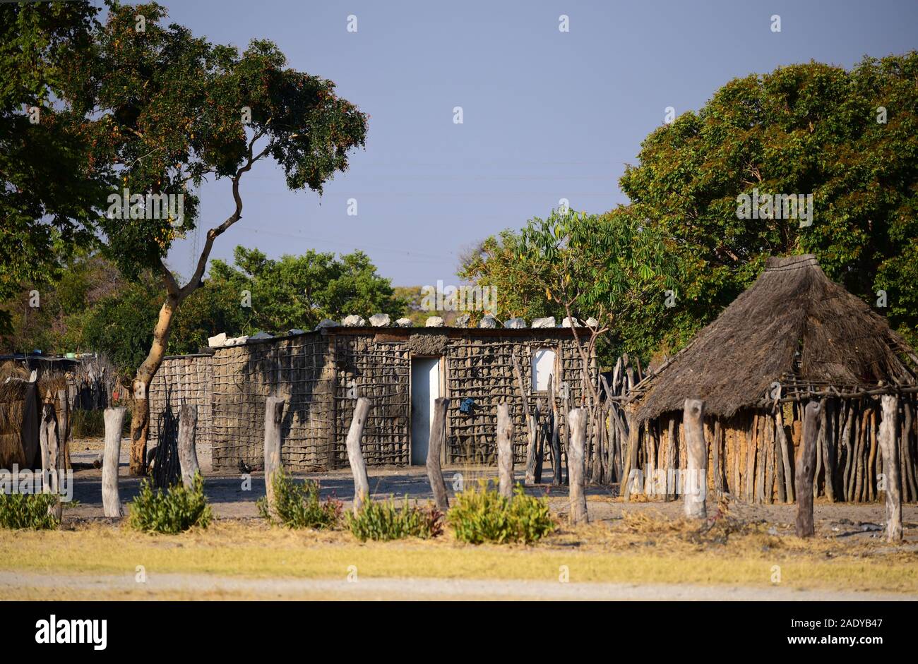 Traditionelle afrikanische Haus aus Lehm. Nördlichen Namibia Stockfoto