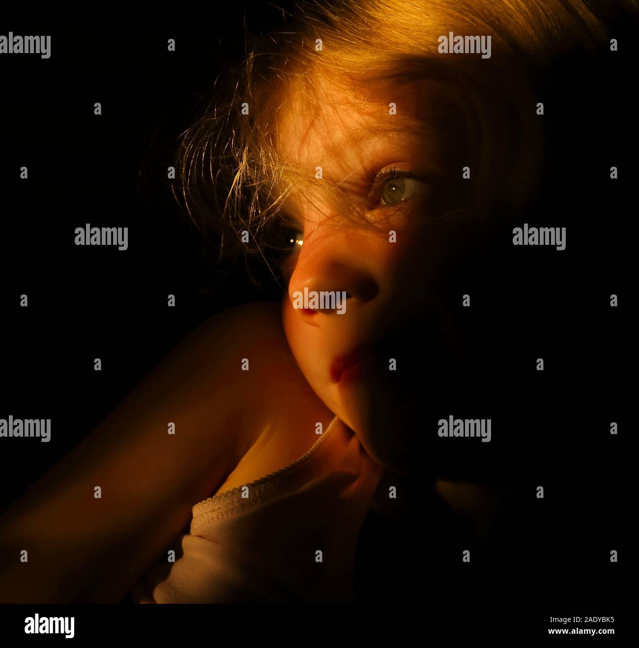 Golden Girl II, das Spiel mit Schatten und Licht Stockfoto