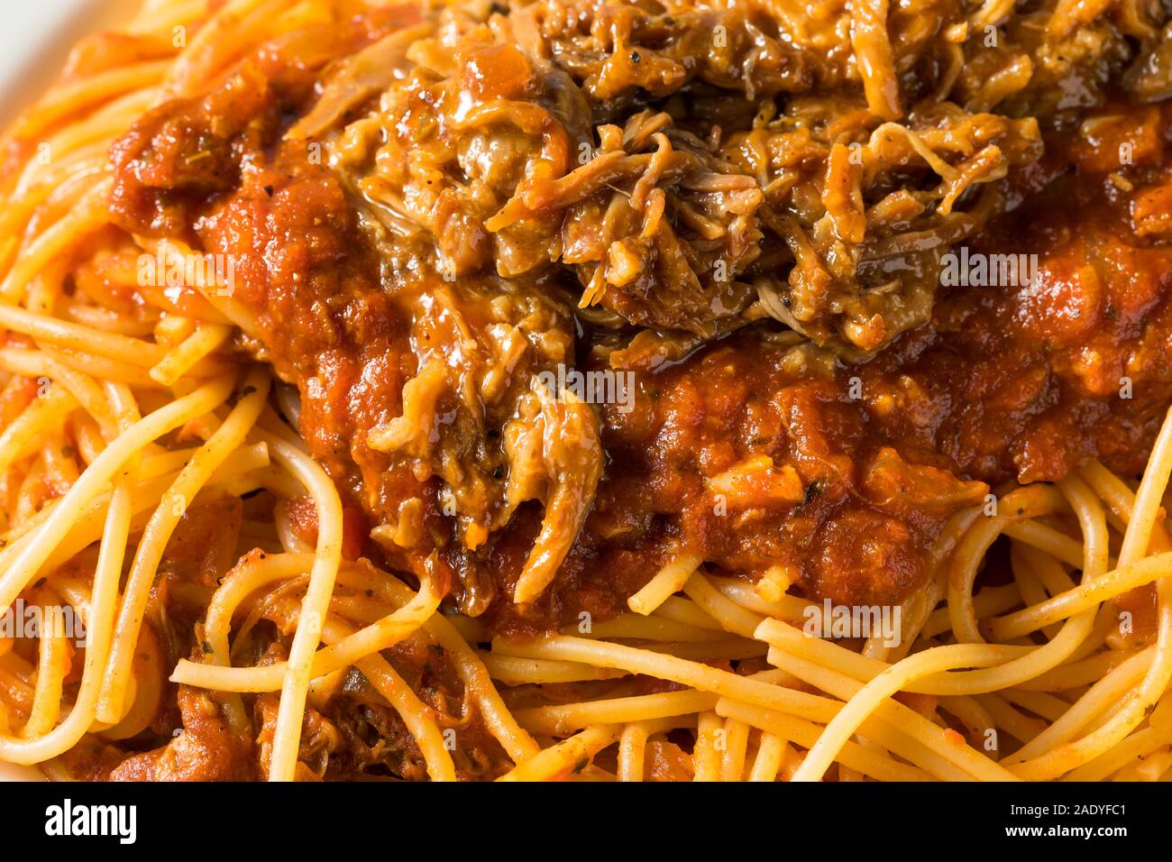 Hausgemachte zog Schweinefleisch Grillen Spaghetti mit Fleischsauce Stockfoto