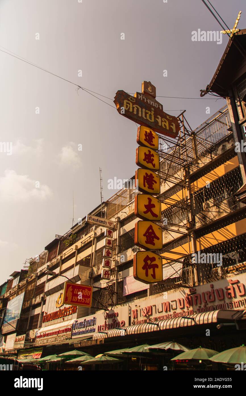 Schild über dem Eingang zu China Town Market in Chiang Mai in Thailand. Stockfoto