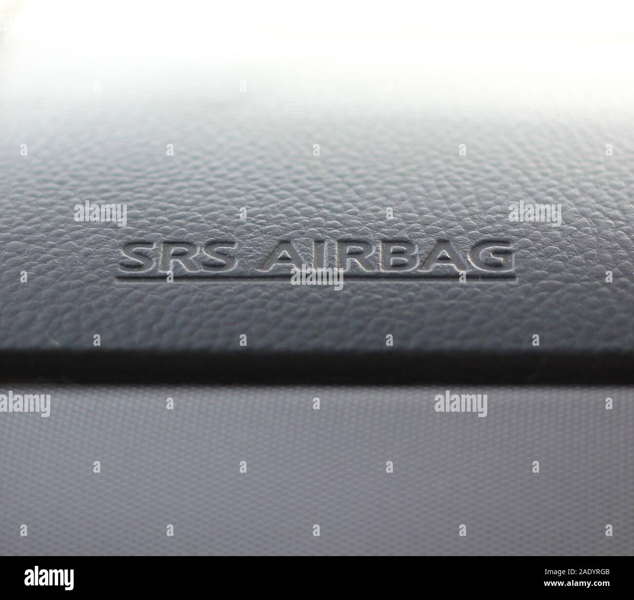 SRS-Airbag (Ergänzende Rückhaltesystem) im Auto Stockfoto
