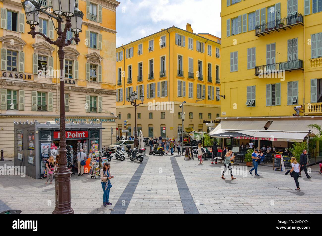 La place du palais -Fotos und -Bildmaterial in hoher Auflösung – Alamy