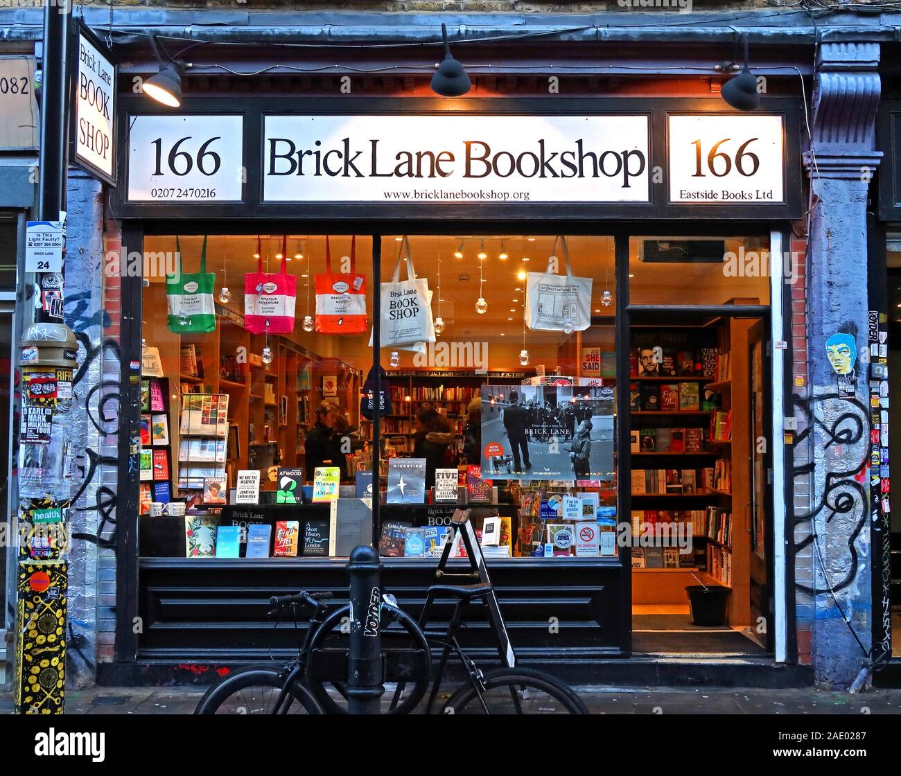 Eastside Books ltd - 166 Brick Lane Bookshop, Brick Lane, near Spitalfields, East End, London, England, UK, E1 6RU Stockfoto