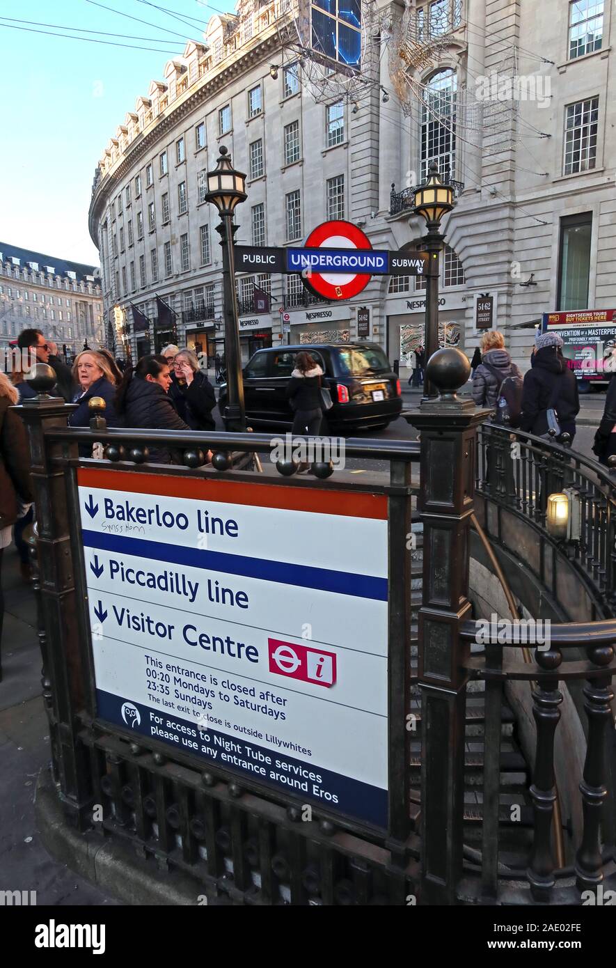 Außerhalb der Piccadilly Circus U-Bahnstation, Bakerloo Linie, Piccadilly Linie, Besucherzentrum, West End, London, England, Großbritannien Stockfoto