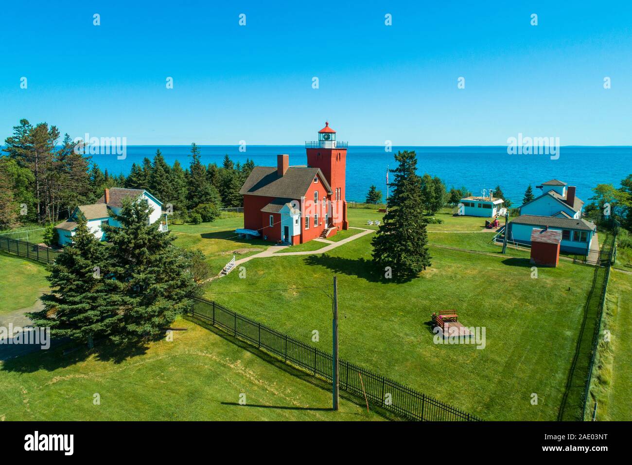 Die zwei Häfen Licht Station ist der älteste Leuchtturm der US-Staat Minnesota. Mit Blick auf den Lake Superior Achat Bay, das Licht Statio Stockfoto