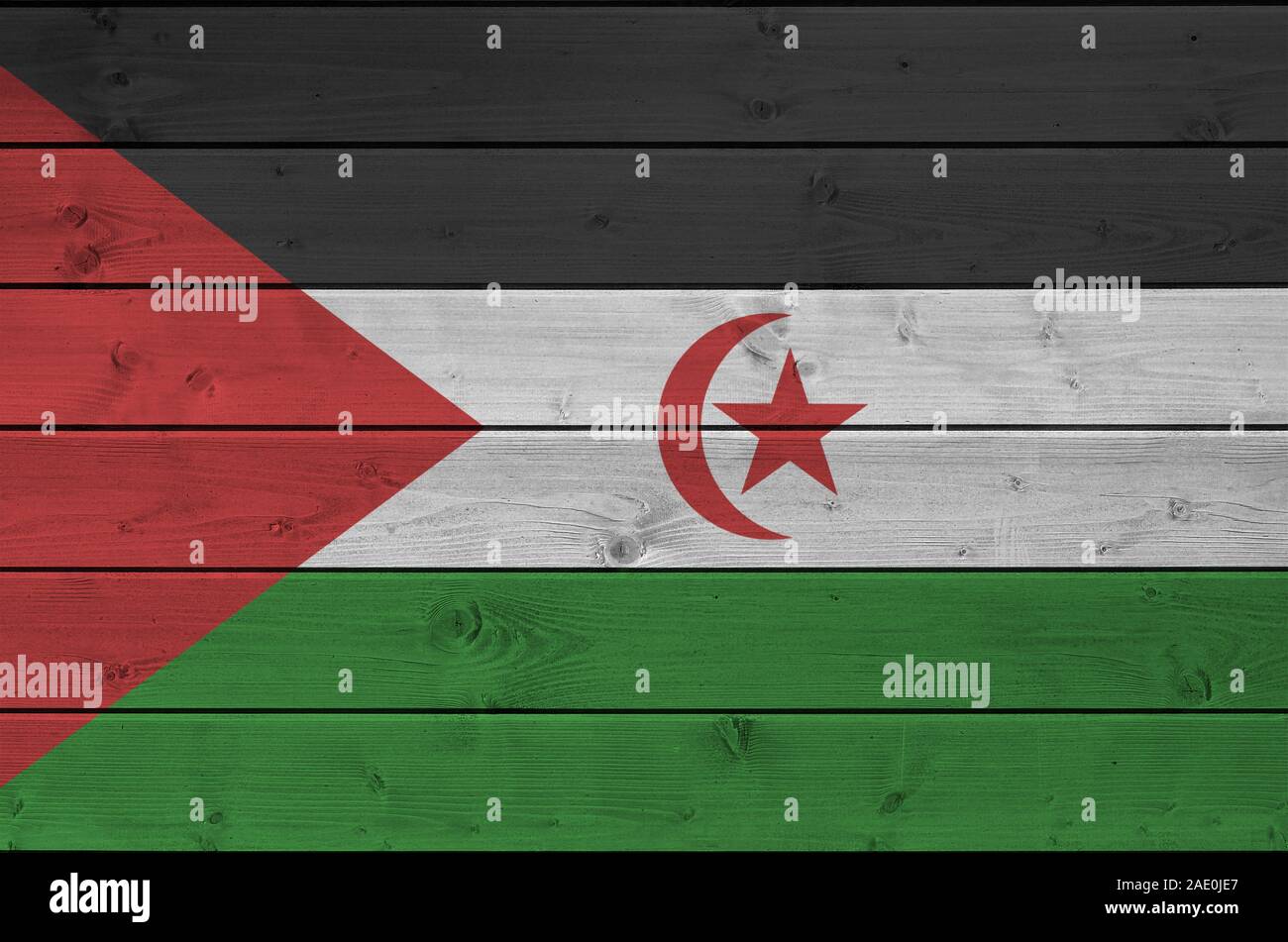 Westsahara Flagge in hellen Farben dargestellt auf alte hölzerne Wand hautnah. Texturierte Banner auf rauen Hintergrund Stockfoto