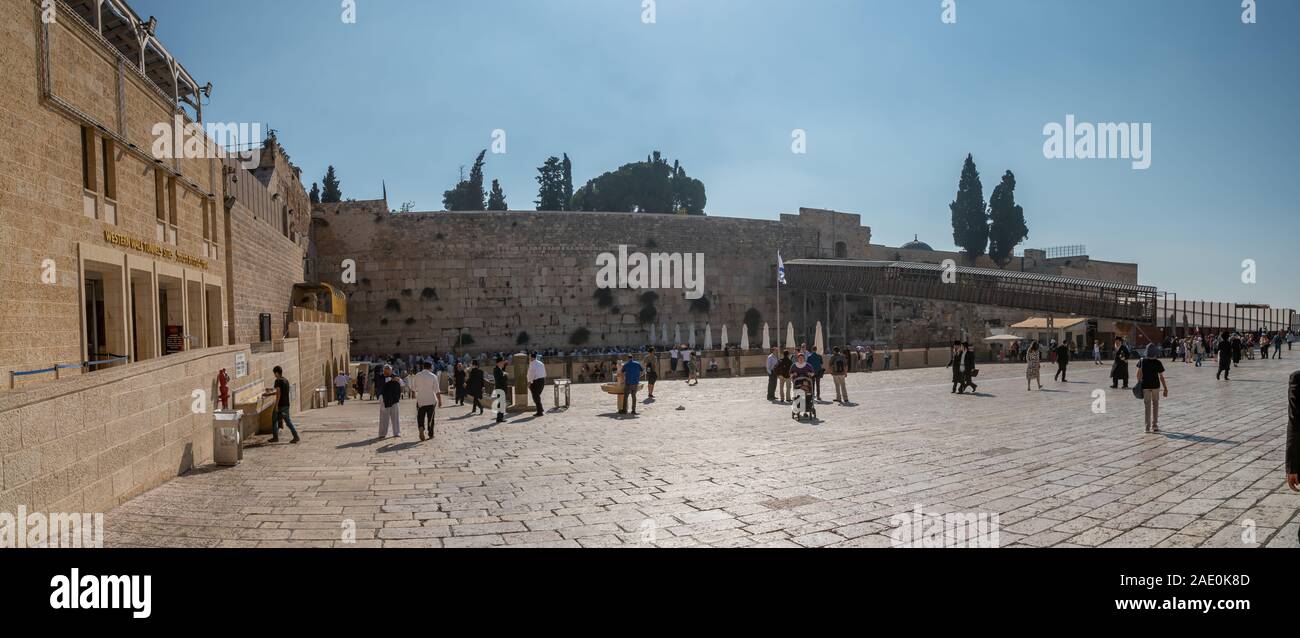 JERUSALEM, ISAREAL: September 2019 - Weitwinkel Panoramablick auf das Mauerwerk Mauer in der Altstadt von Jerusalem Stockfoto