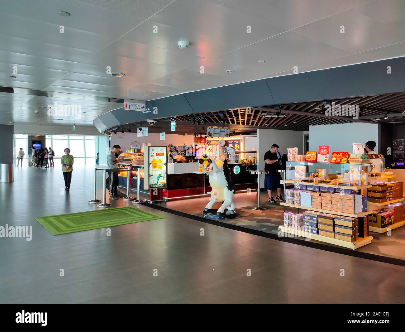 Wolkenkratzer Taipeh 101 Gebäude auf 89 F Indoor observatory Deck bietet einen unverbauten Blick auf die Stadt in alle Richtungen. Ein Wahrzeichen supertall skyscrape Stockfoto
