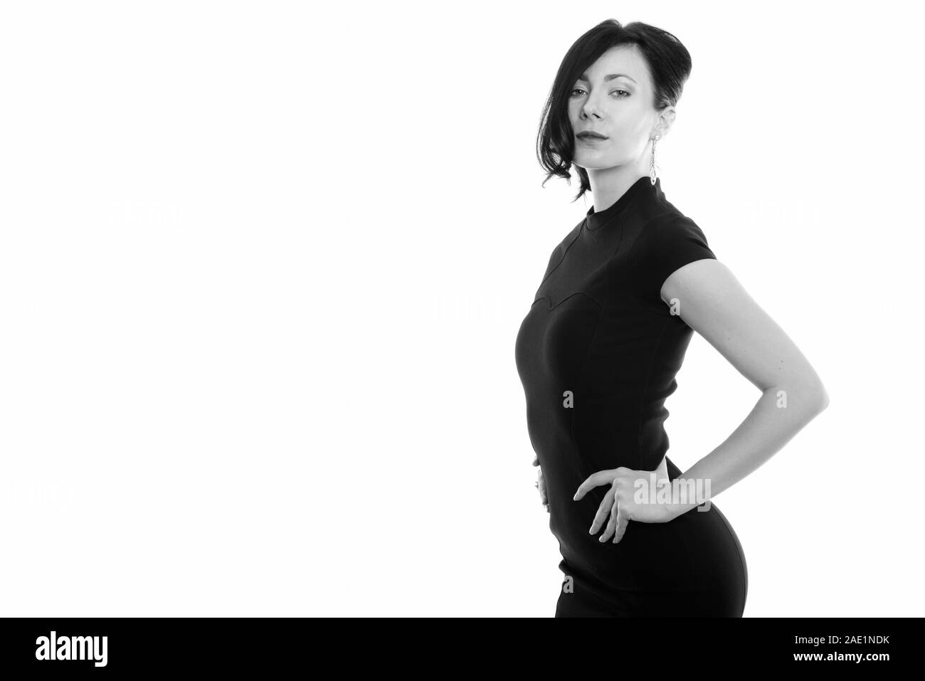 Studio shot der jungen schönen Geschäftsfrau posing Stockfoto