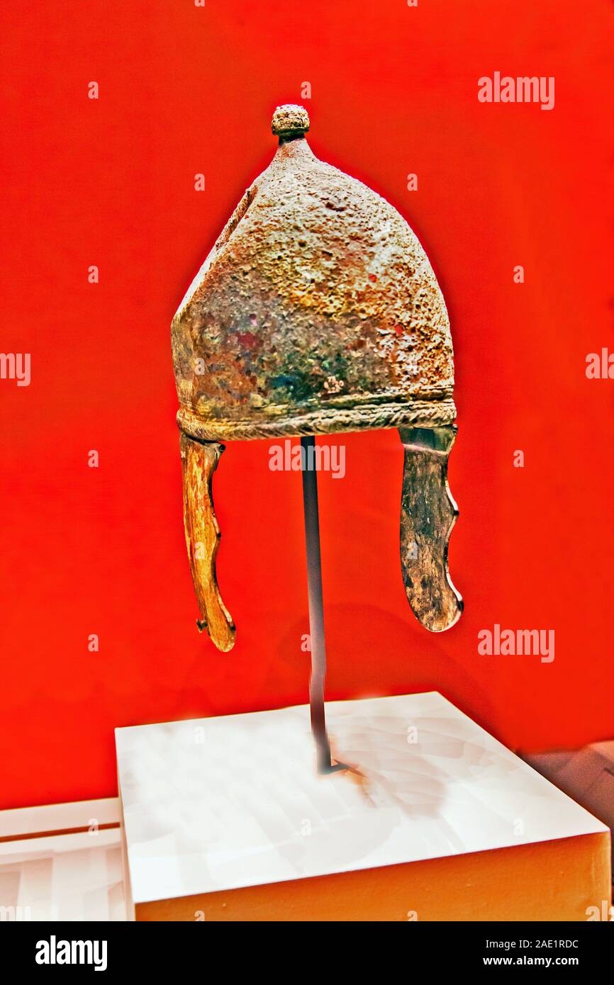 Antik Bronze römischen Montefortino Helm aus Italien, "CSMVS Museum, Mumbai, Maharashtra, Indien, Asien Stockfoto