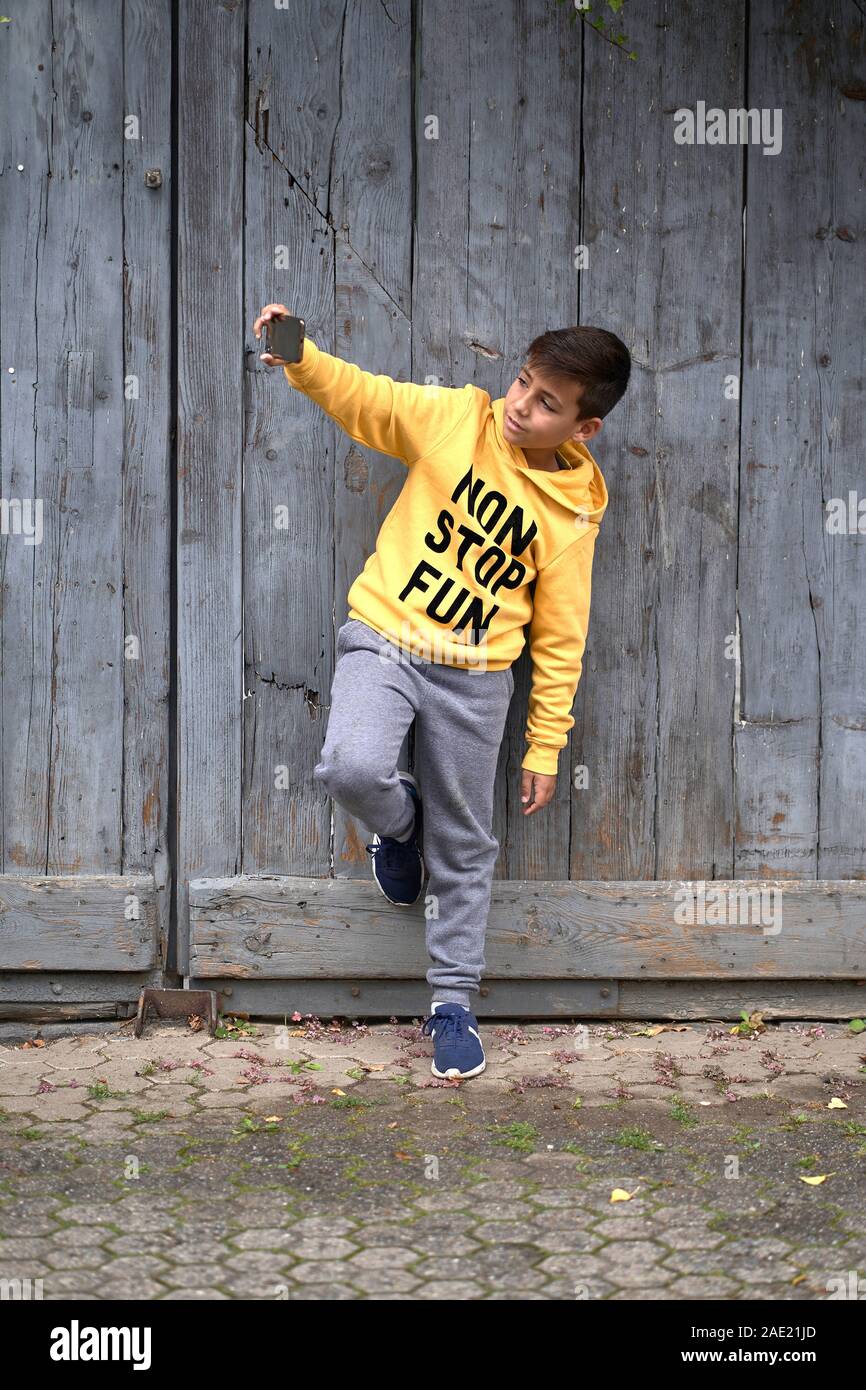 Happy Teenager machen selfie für soziale Netzwerke. Stockfoto
