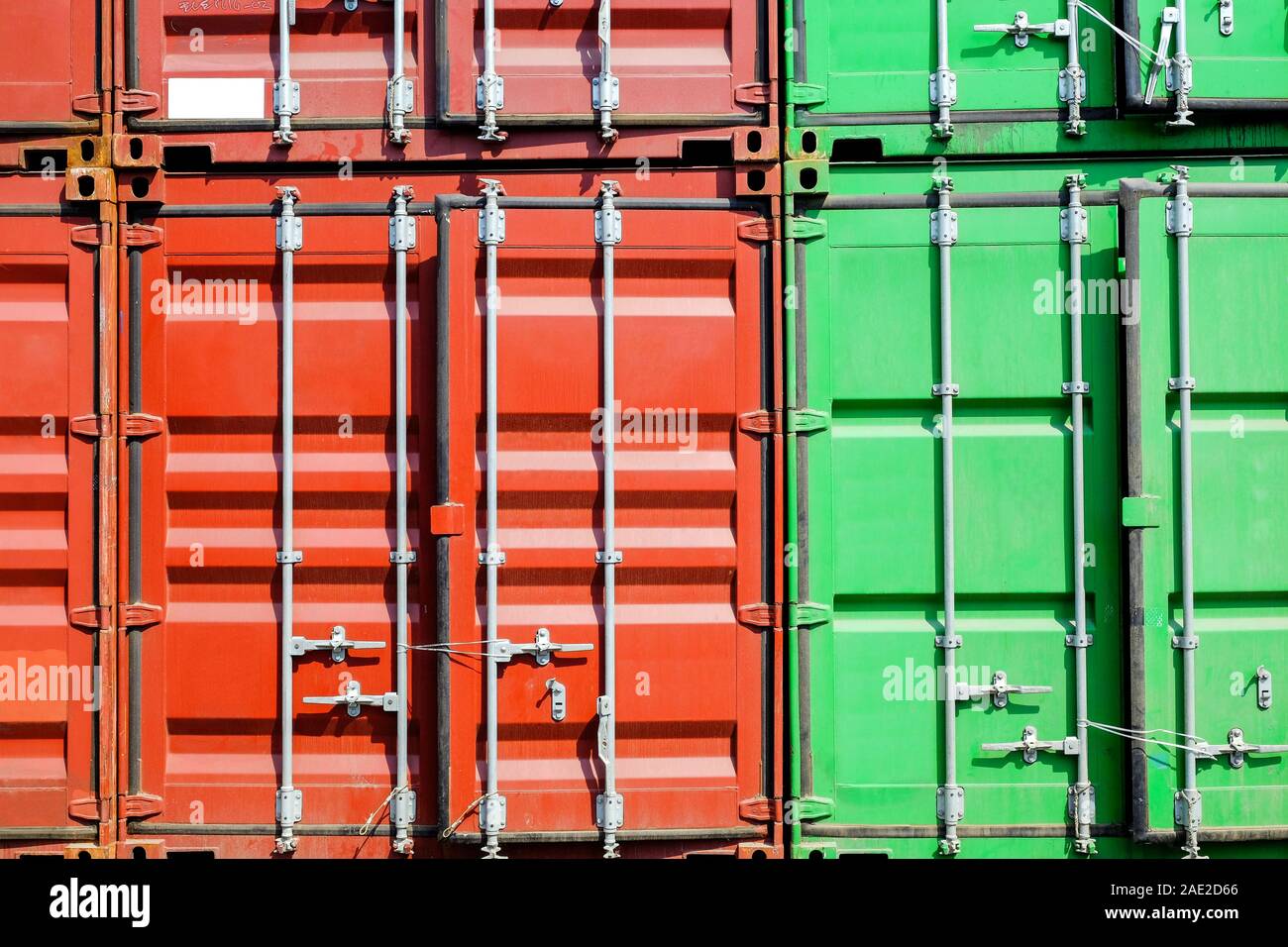 Close-up Container, ein Lager für die Verpackung für das Produkt auf dem Boden und Wasser weg, Versand und Logistik Systeme zu transportieren. Stockfoto