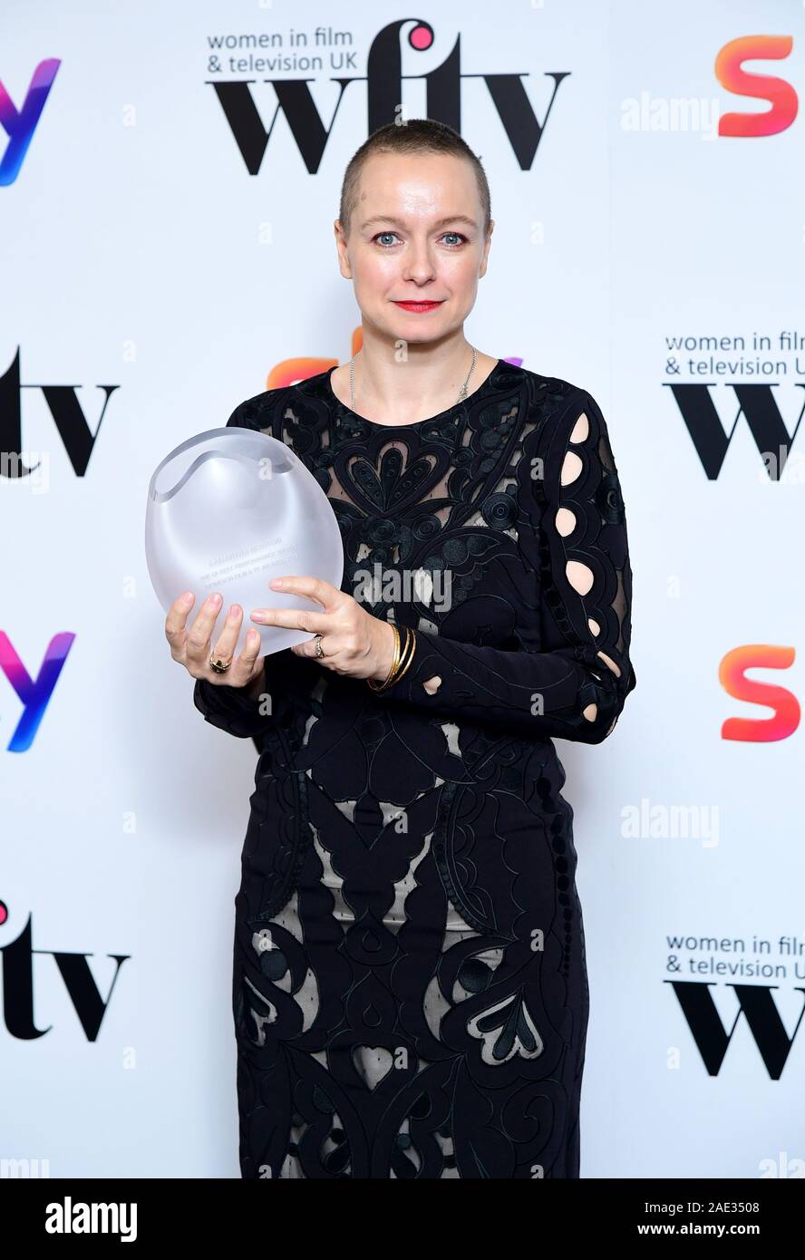 Samantha Morton mit ihr QI beste Performance Award in der Presse auf die Frauen in Film und TV Awards 2019 im Hilton, Park Lane, London. Stockfoto