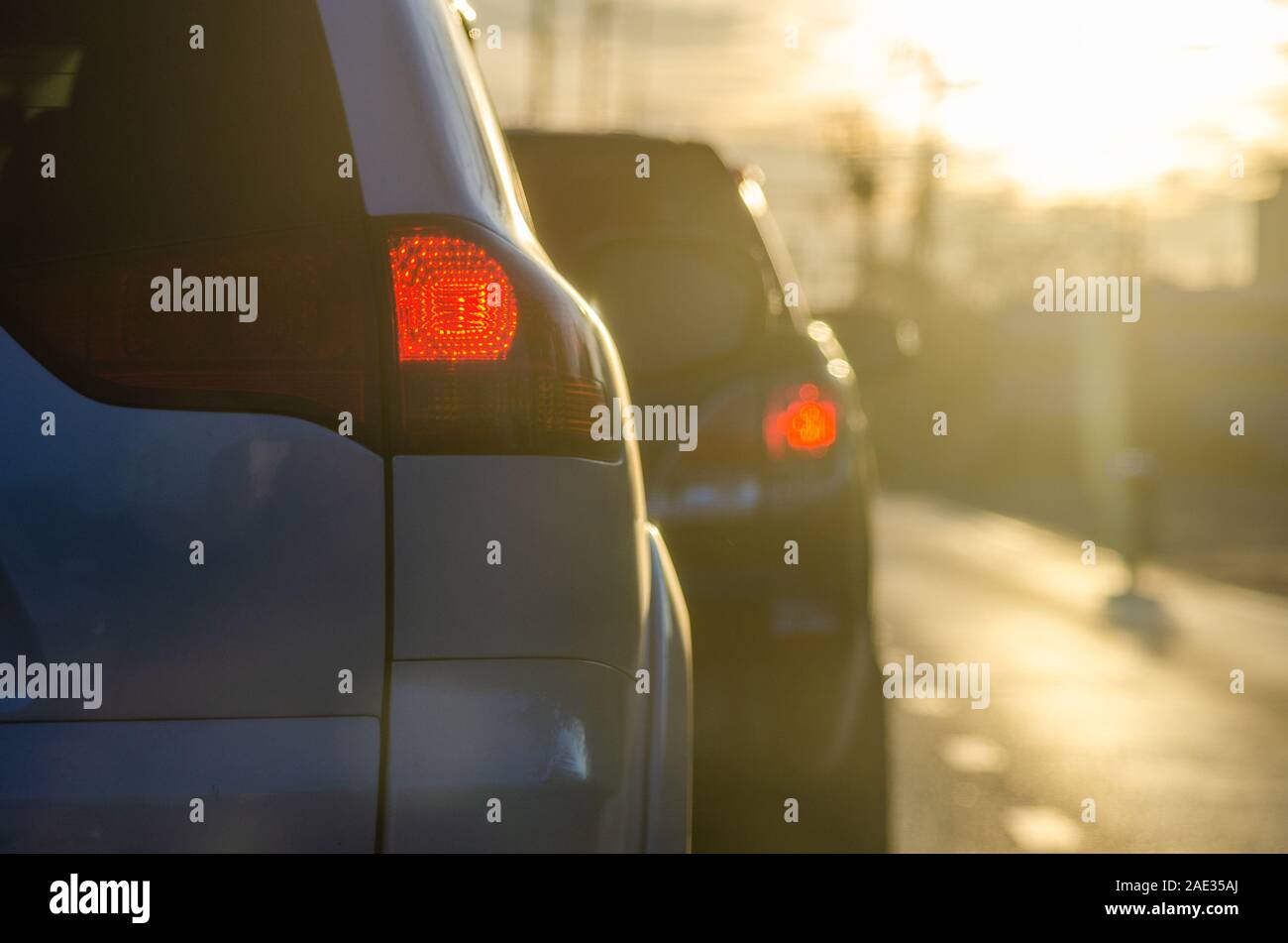 Staus auf den Straßen. Das Licht der Morgensonne Stockfoto