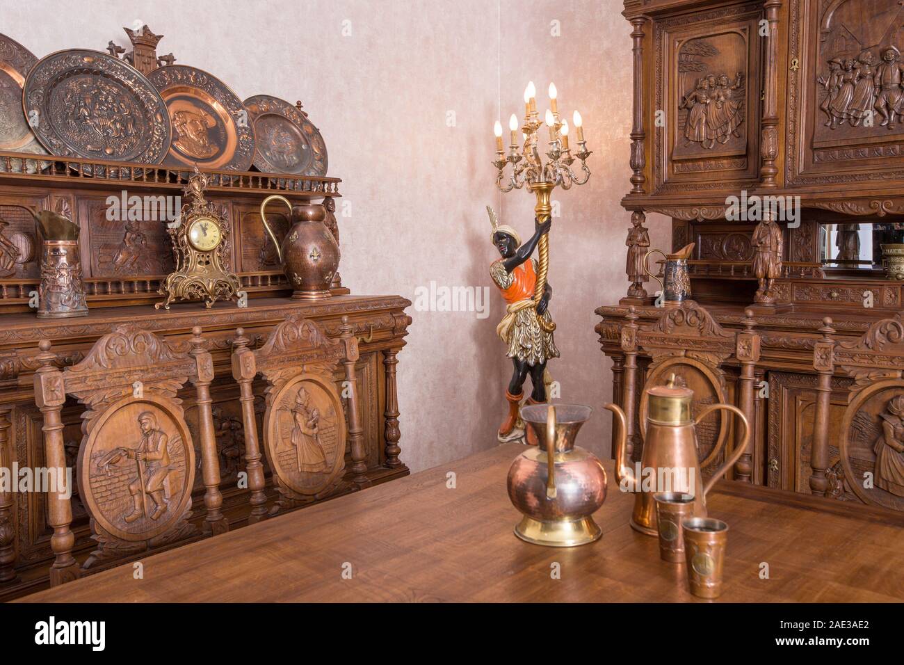 Antike Küche Interieur im traditionellen belgischen Stil. Das Ende des 19. Jahrhunderts. Stockfoto