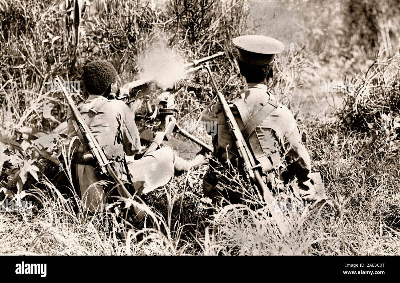 Äthiopische Maschinengewehrschützen in Kämpfe mit der Italiener während der zweiten Italo-Ethiopian Krieg. 1935-1936 Stockfoto
