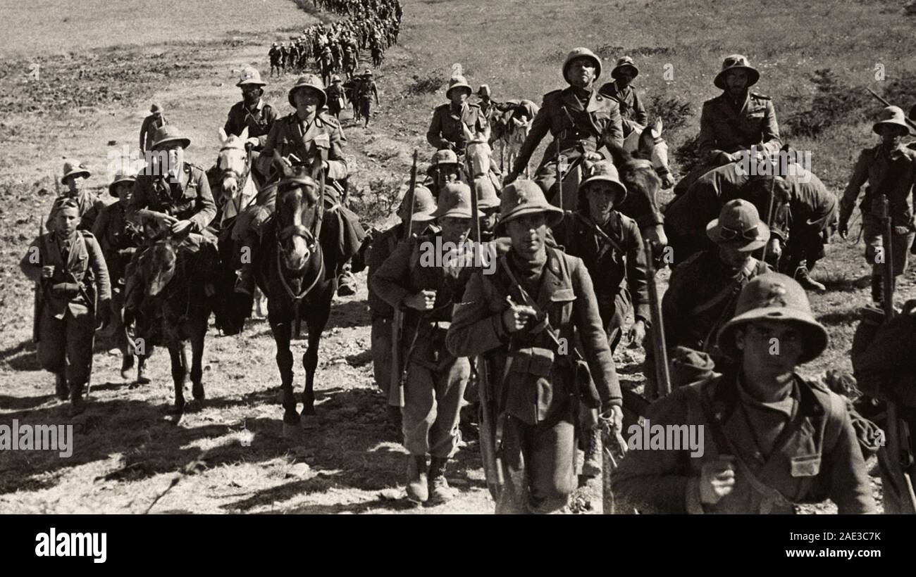 Spalte der Italienische Infanterie in Richtung Addis Abeba während der Schlacht von Second Italo-Abyssinian Krieg. 1936 Stockfoto