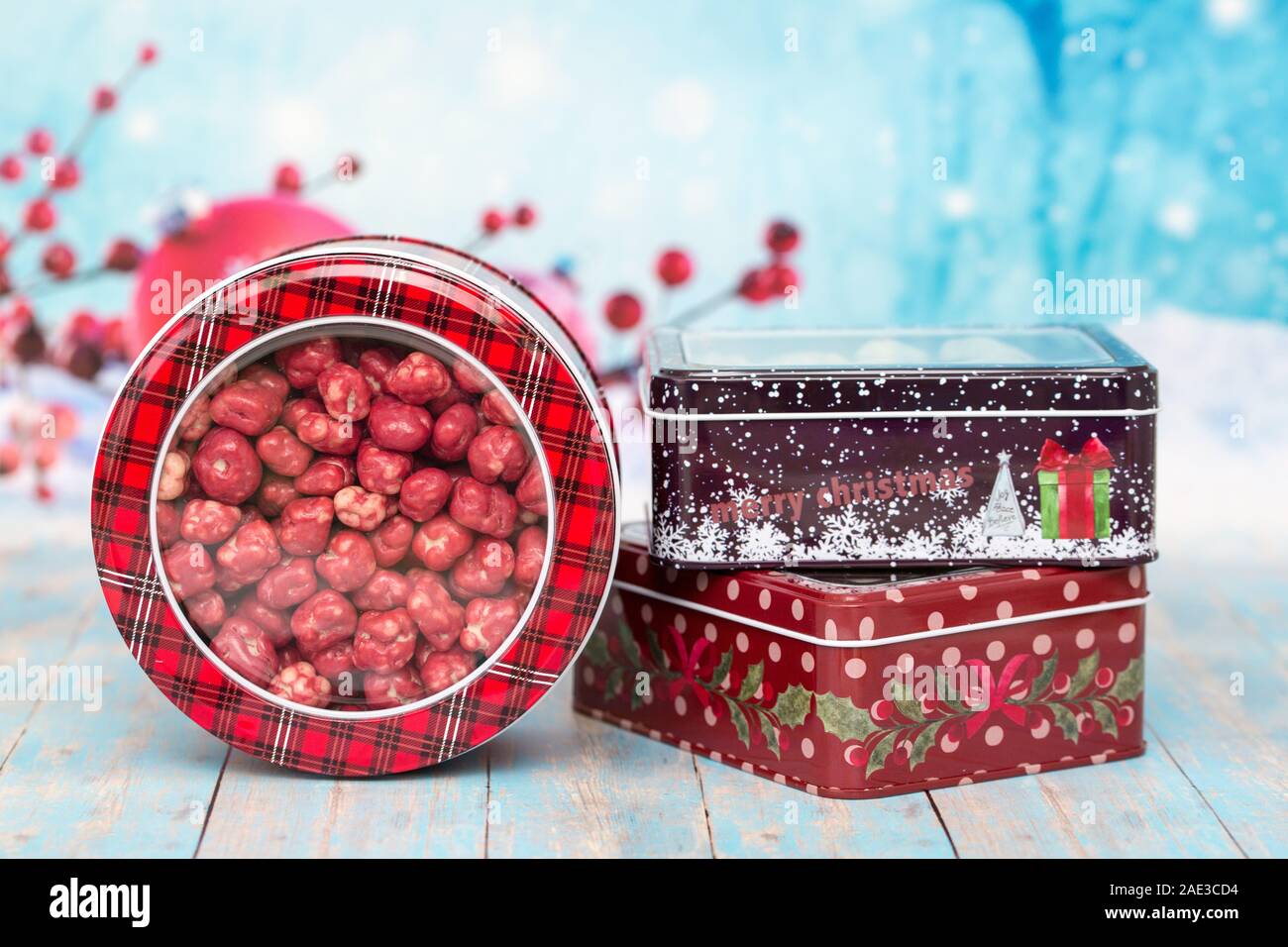 Ein Glas voll von hellen bunten Bonbons und Süßigkeiten Stockfoto
