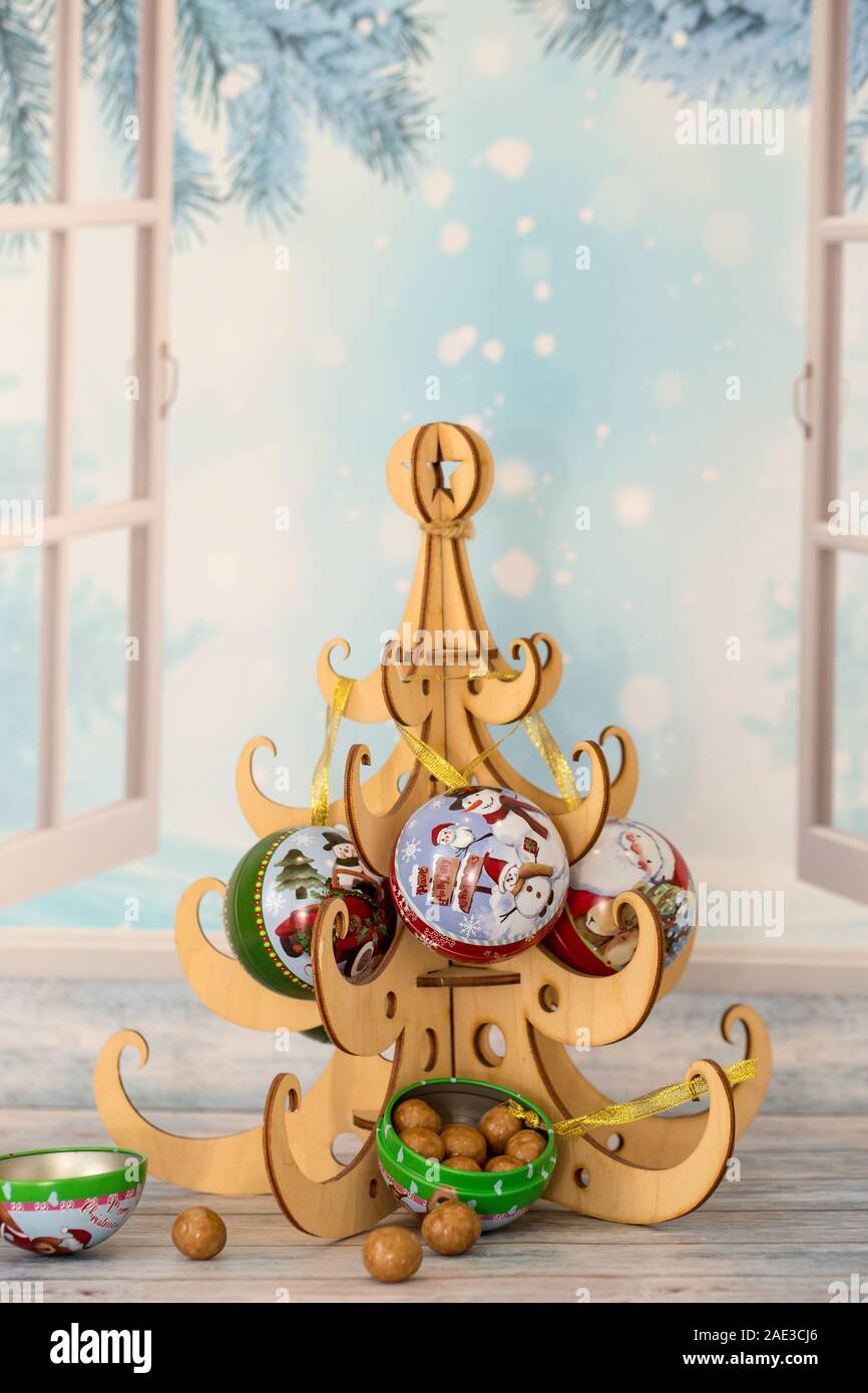 Ein Glas voll von hellen bunten Bonbons und Süßigkeiten Stockfoto