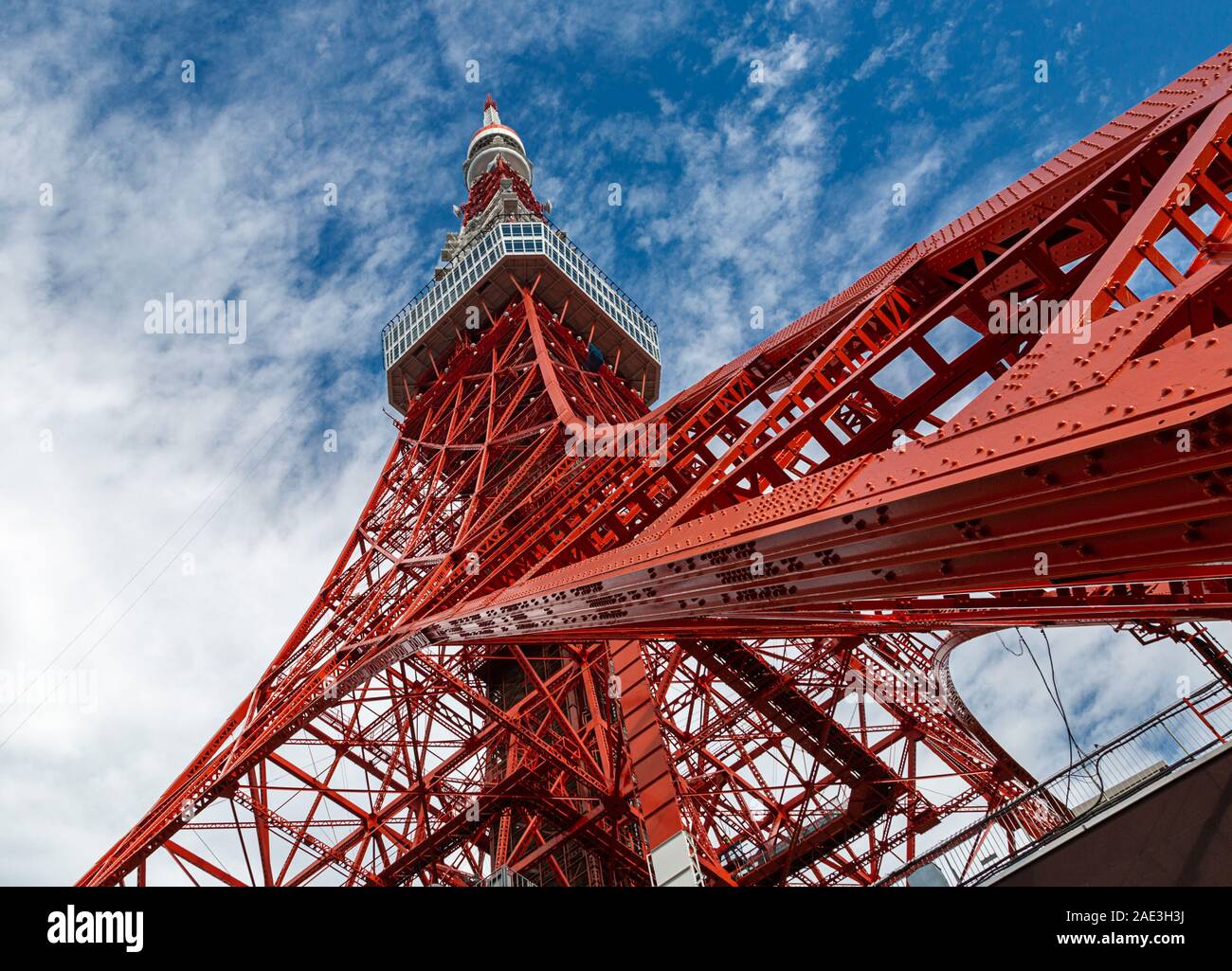 Wo steht ein roter Eiffelturm?