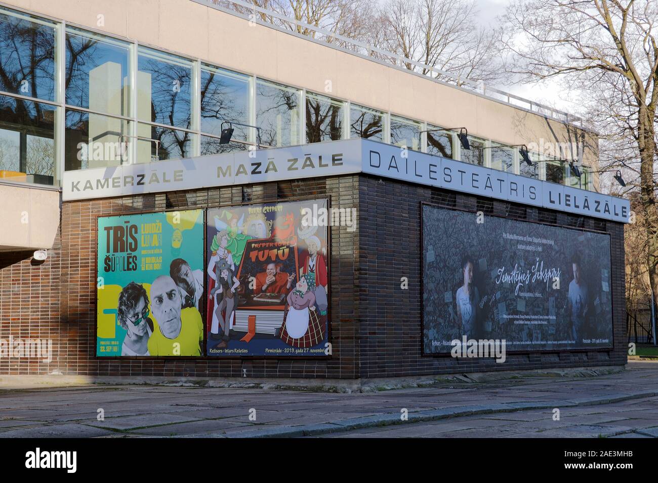 Riga, Lettland - 30. November 2019: Repräsentant des Dailes Theaters, professionelle Lettische Theater gegründet von lettische Regisseur und Schauspieler Eduards Smilgis Stockfoto