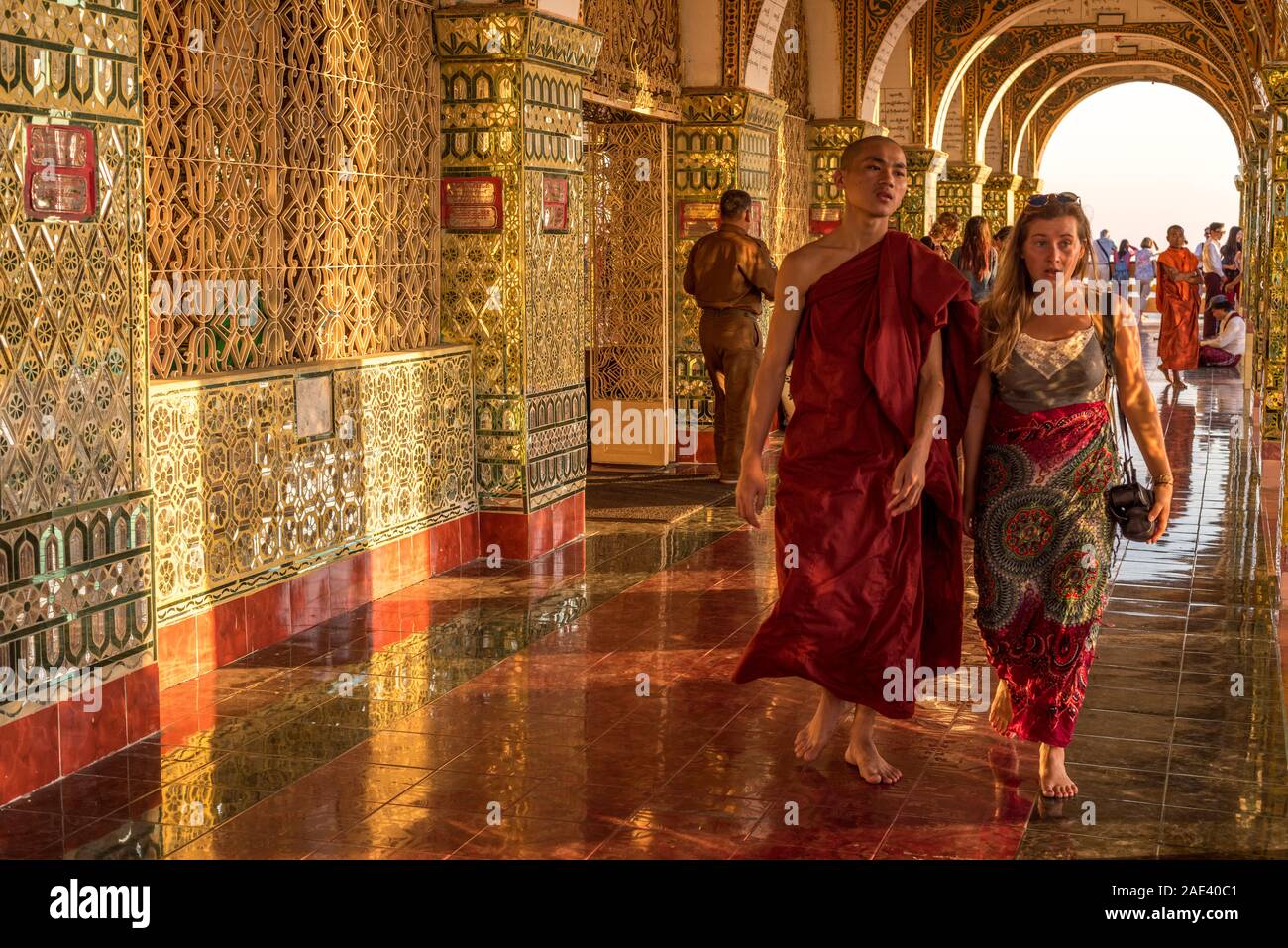 Torbögen von Su Taung Pyae Pagode, Mandalay, Myanmar Stockfoto