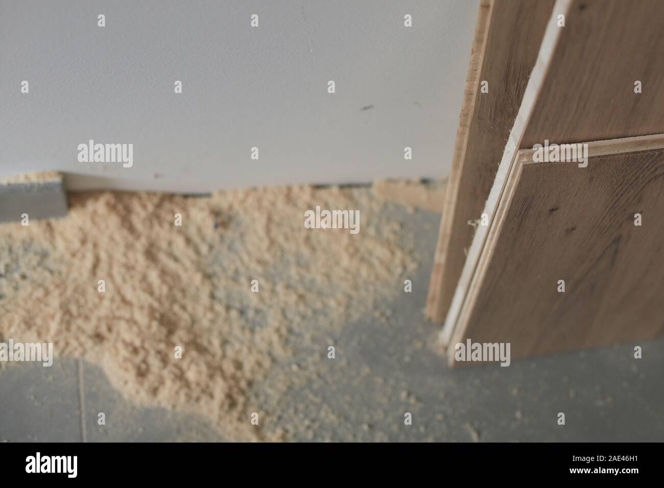 Neues Laminat oder Parkett Installation im Haus Stockfoto