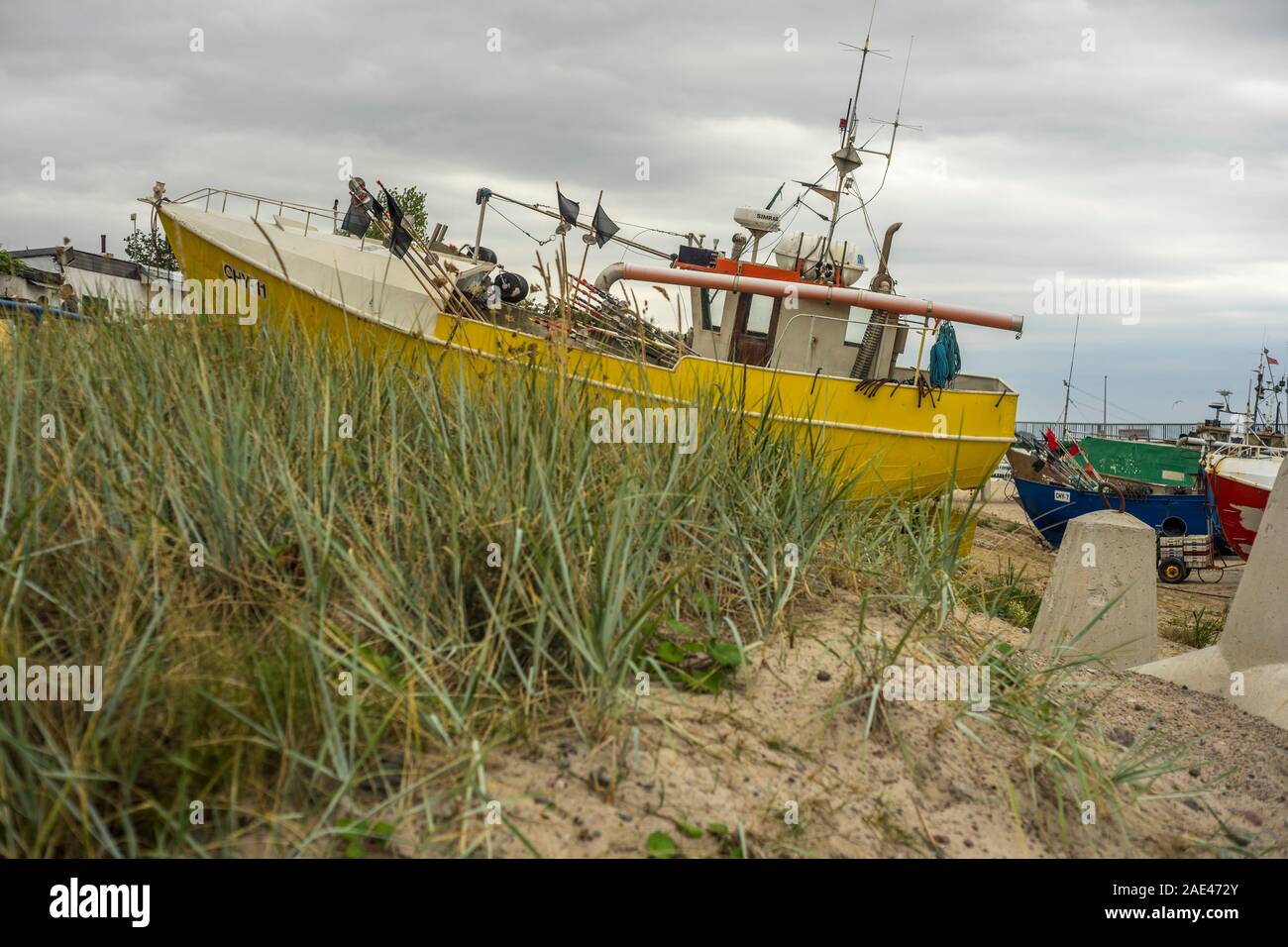 Fischerboote am Strand von Laien Chlopy, Polen 2019. Stockfoto