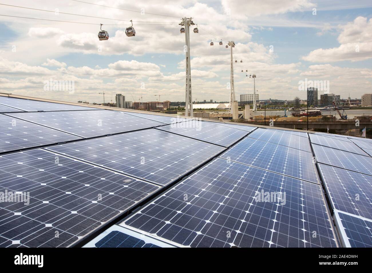 Solar PV-Module auf dem Dach des Crystal Gebäude, das ist das erste Gebäude in der Welt zu einer hervorragenden BREEAM (BRE Environmental Als vergeben. Stockfoto