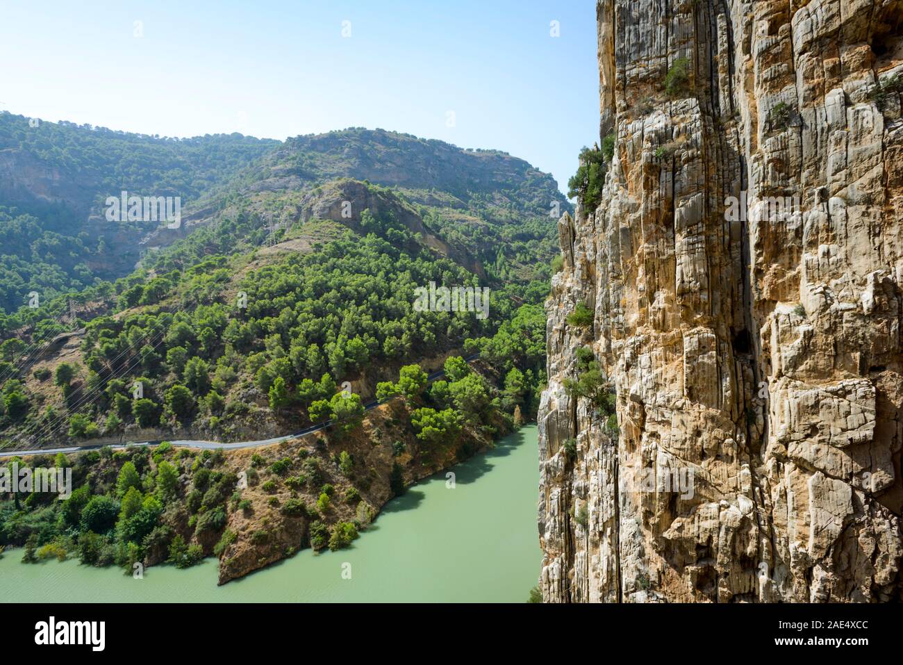 Vorratsbehälter auf dem Fluss Guadalhorce, natürlichen Standort Desfiladero de los Gaitanes, Ardales, Malaga, Spanien Stockfoto