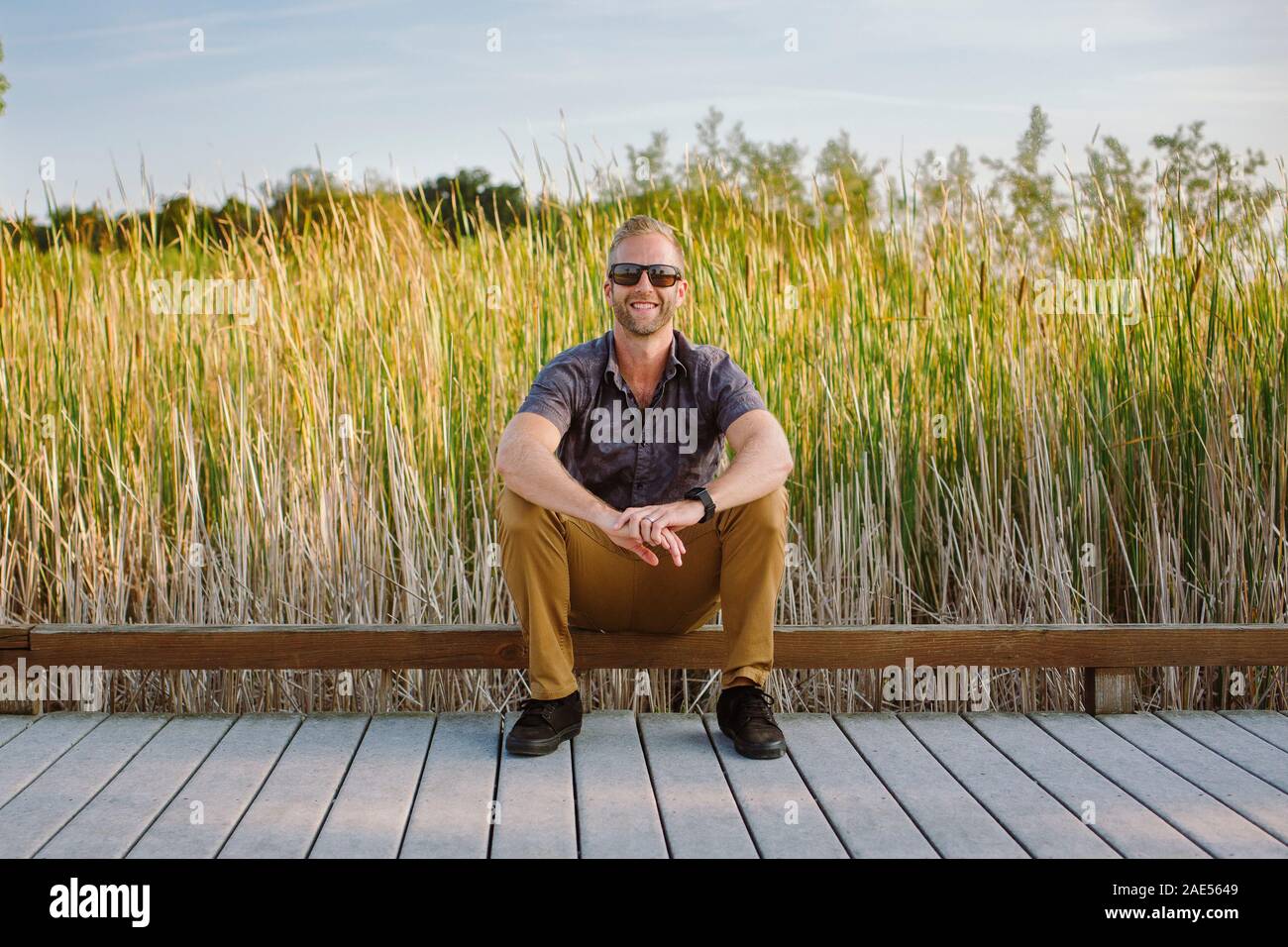 Vorderansicht Portrait von vertrauen Menschen auf der Promenade in der Wetlands Park Stockfoto