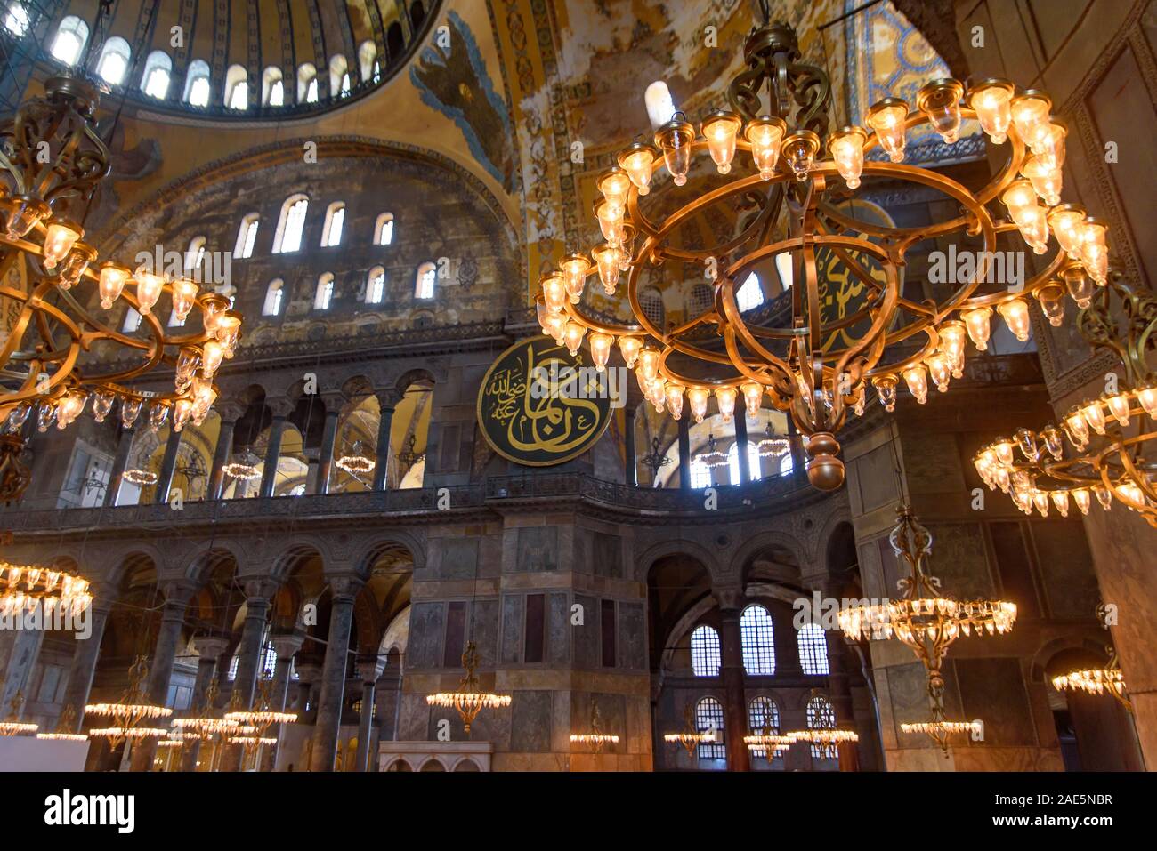 Innenraum der Hagia Sophia, der ehemalige Orthodoxe Kathedrale und Ottoman Imperial Moschee, Istanbul, Türkei Stockfoto