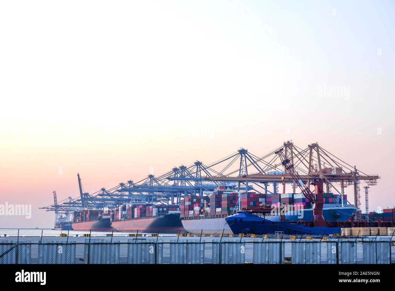 Hafen Industrie, Transport, Import und Export von Waren in das Land Stockfoto