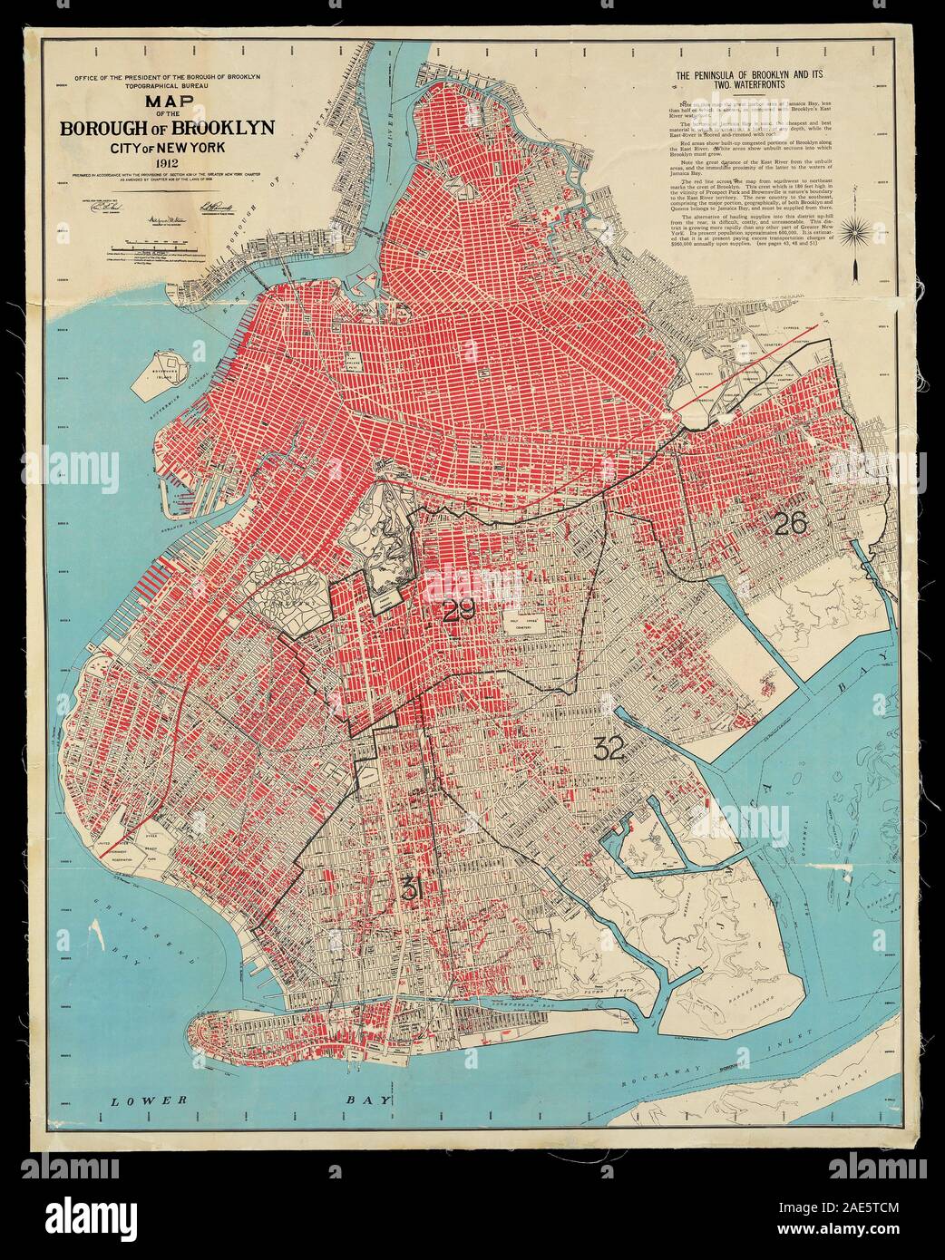 Brooklyn, einem Stadtbezirk von New York City. Eine restaurierte Wiedergabe einer Karte von 1912, die überlastete Gebiete (Populationsdichte) in Rot zeigt. Stockfoto
