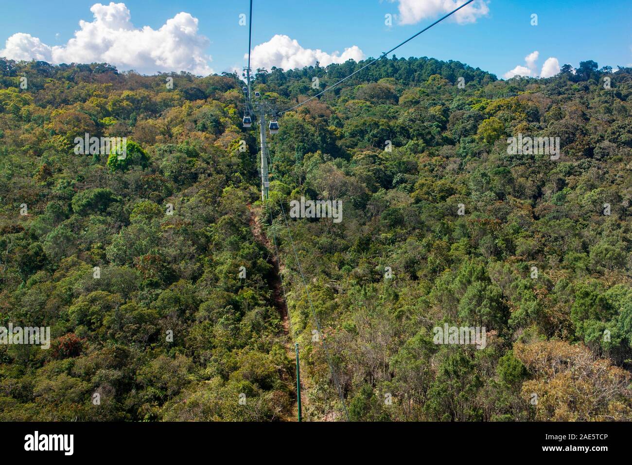 Blick auf den Parque Arvi vom metrocable in Medellin, Kolumbien. Stockfoto