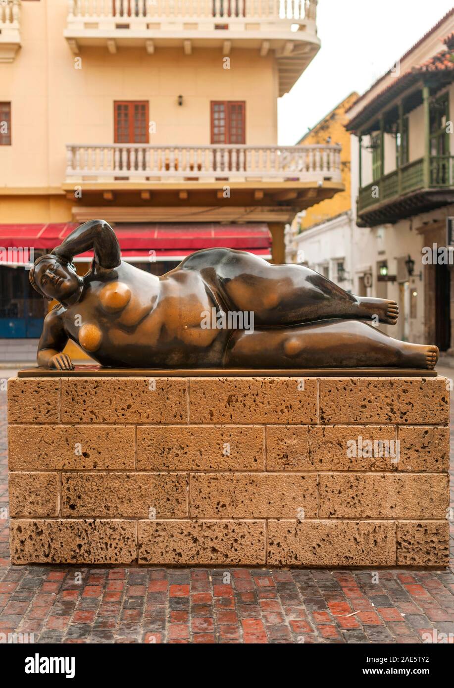 Die Bronze botero Skulptur La Gorda getrudis an der Plaza Santo Domingo in der Altstadt von Cartagena, Kolumbien. Stockfoto