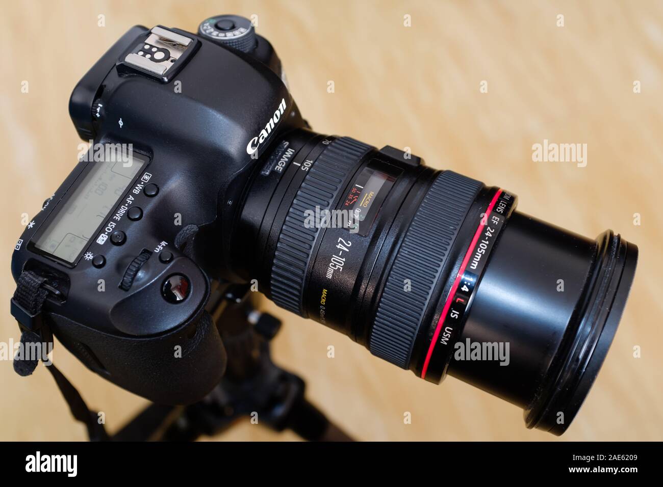 Hegang City, China-15 FEB 2018: Canon EOS 5d Mark 3 mit 24-mm-Objektiv Display einstellen Stockfoto