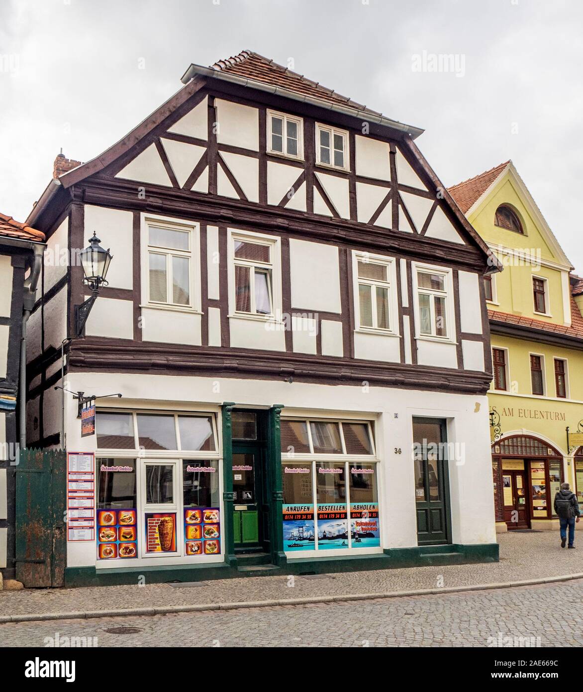 Türkisches Restaurant in einem Holzrahmenbau in der historischen Altstadt Tangermünde Sachsen-Anhalt Deutschland. Stockfoto
