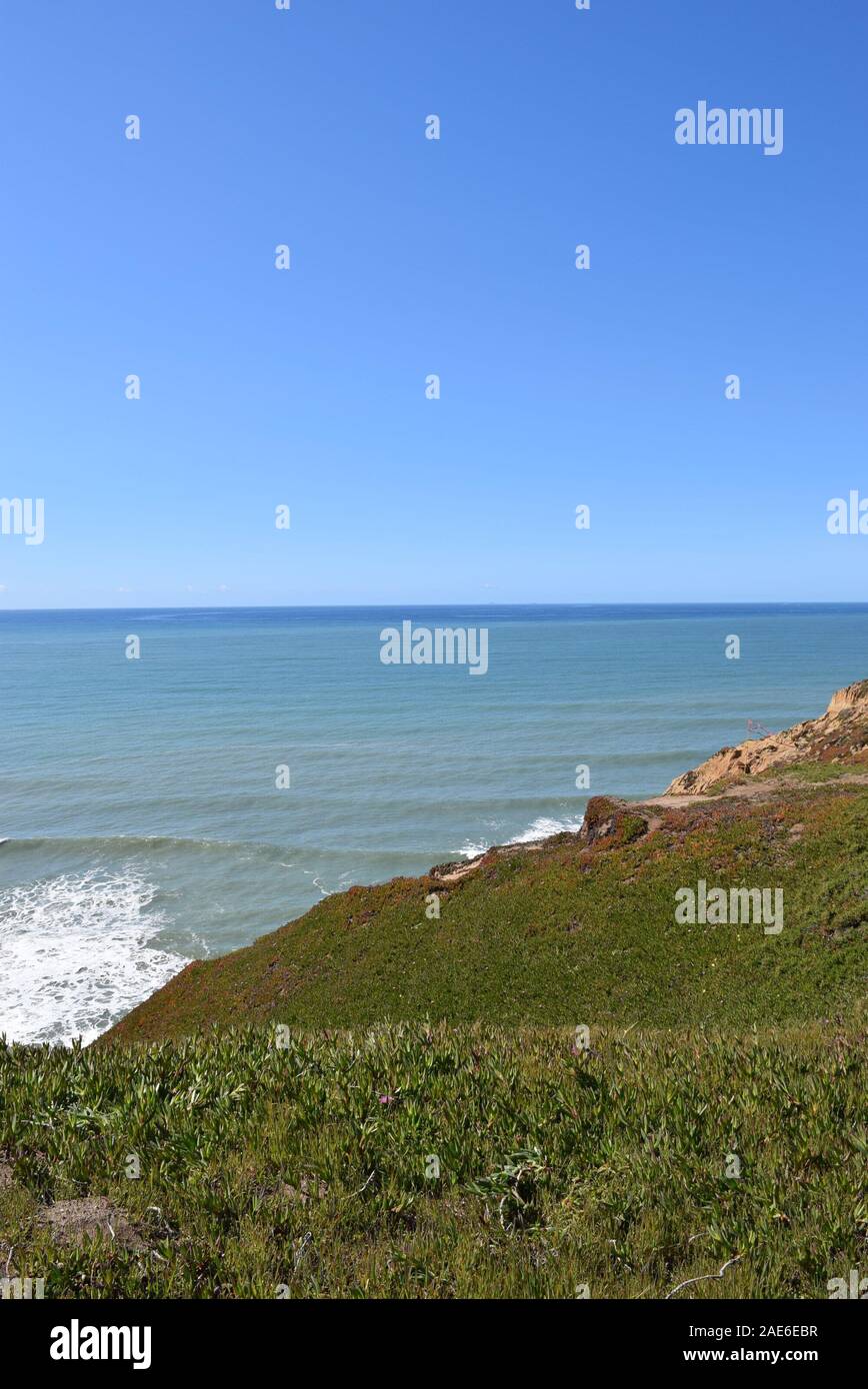 Blick auf den Pazifischen Ozean von Mussel Rock Park, Pacifica, Kalifornien Stockfoto